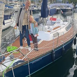 Welcome Aboard Yacht Cruiser! Botel Mataró